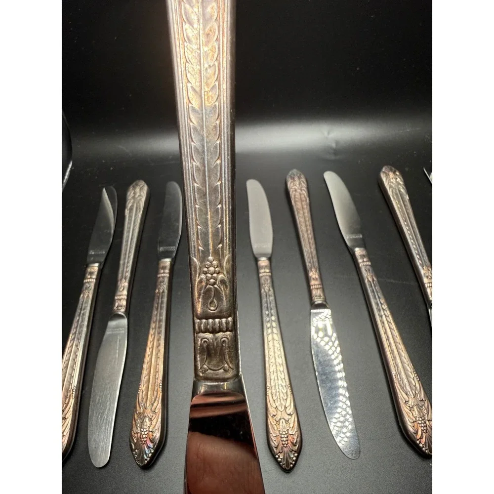 1847 Rogers Bros Stainless Butter Knives Set Ornate Grape‎ Leaf Handle Set Of 8
